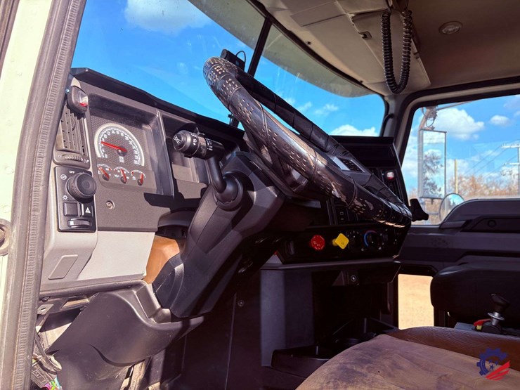 2019-mack-granite-gr64f-image-73