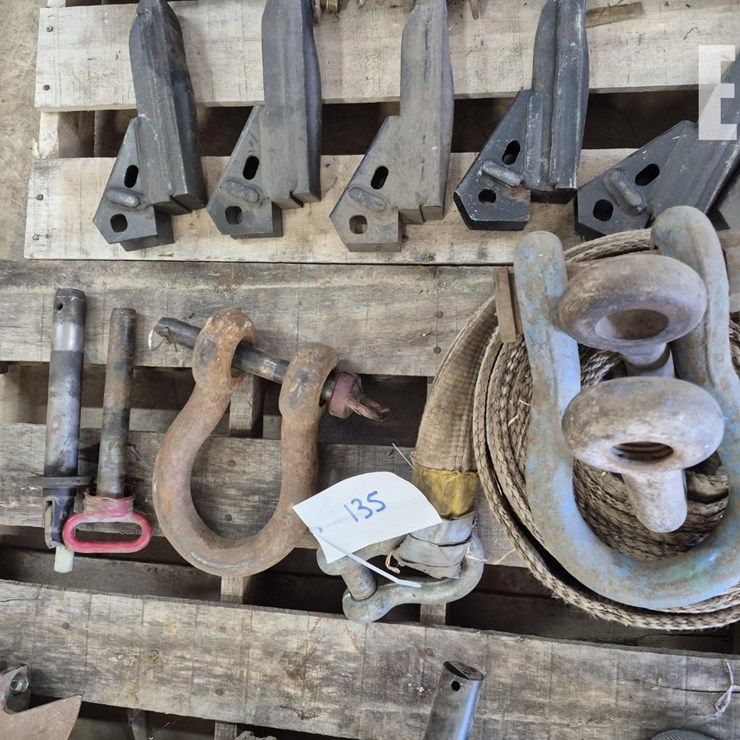 CLEVIS AND DRAW PINS