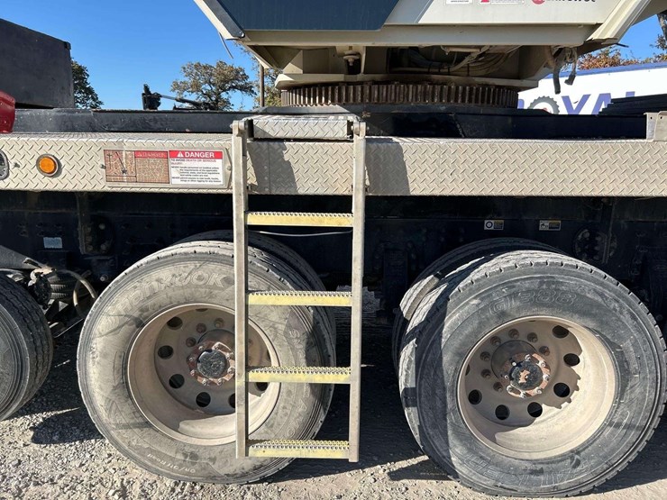 2015-peterbilt-367-image-18