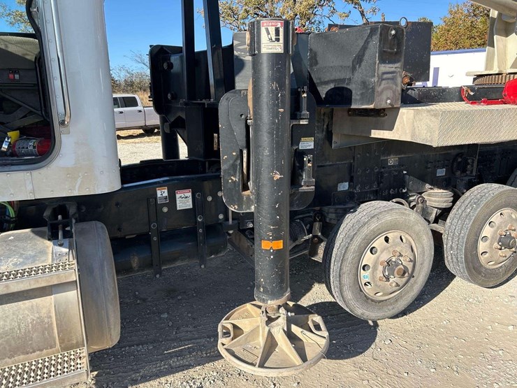 2015-peterbilt-367-image-17