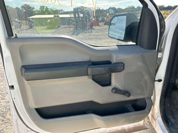 2017-ford-f150-image-11