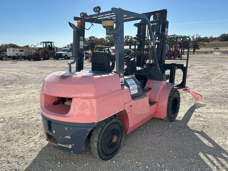 toyota-7fdku40-7,350lb-forklift-image-3