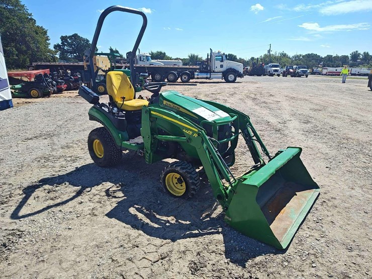 2019-john-deere-1025r-image-2