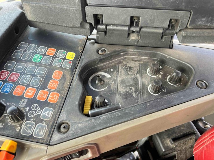 2014-case-ih-magnum-310-image-19