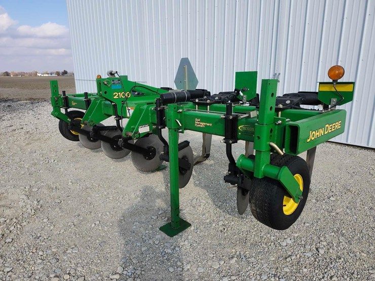 john-deere-2100-image-1