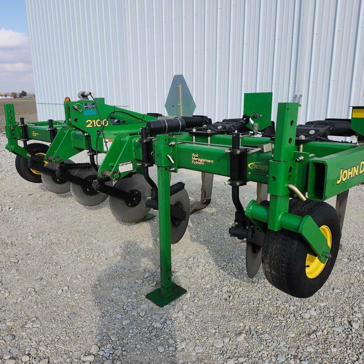 JOHN DEERE 2100