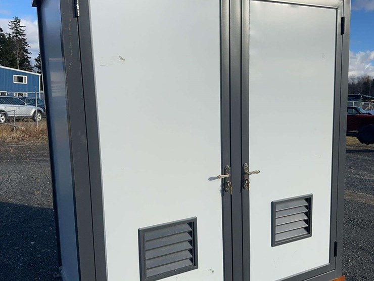 portable-2-stall-washroom-image-1