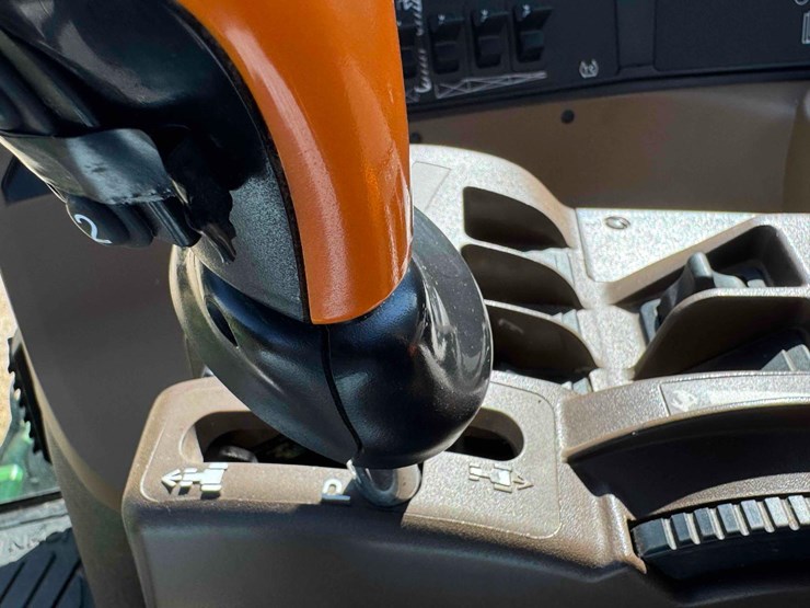 2011-john-deere-4730-image-39