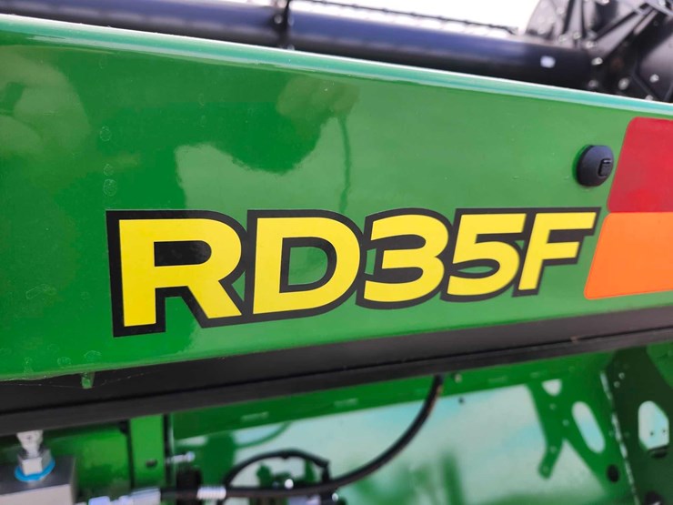 2024-john-deere-35-image-16