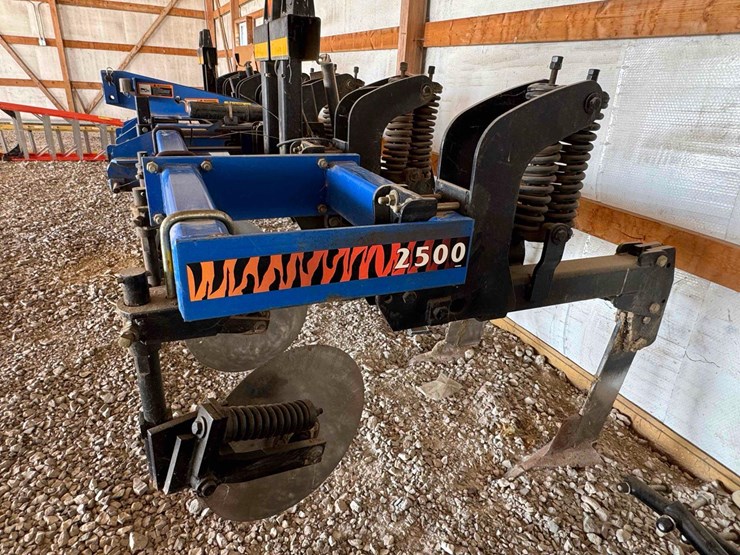 case-ih-2500-image-2