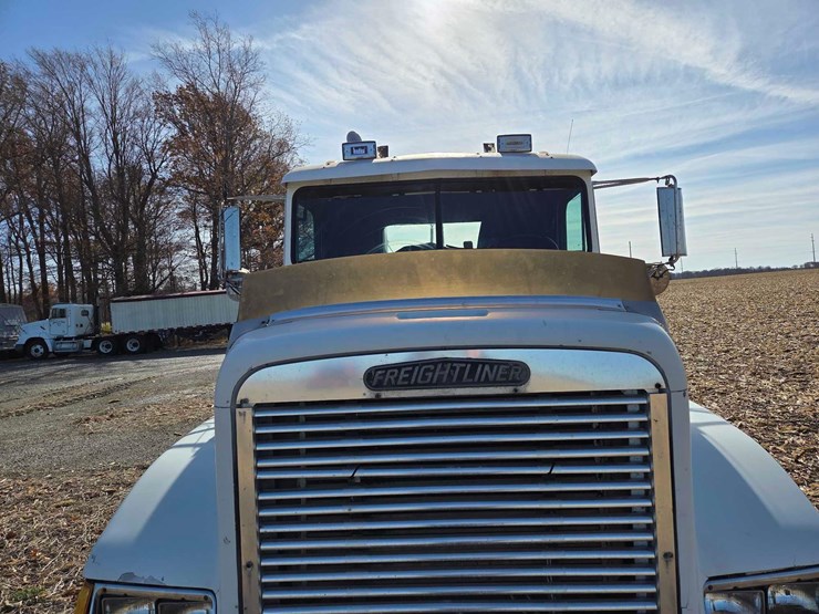 1994-freightliner-semi-image-3