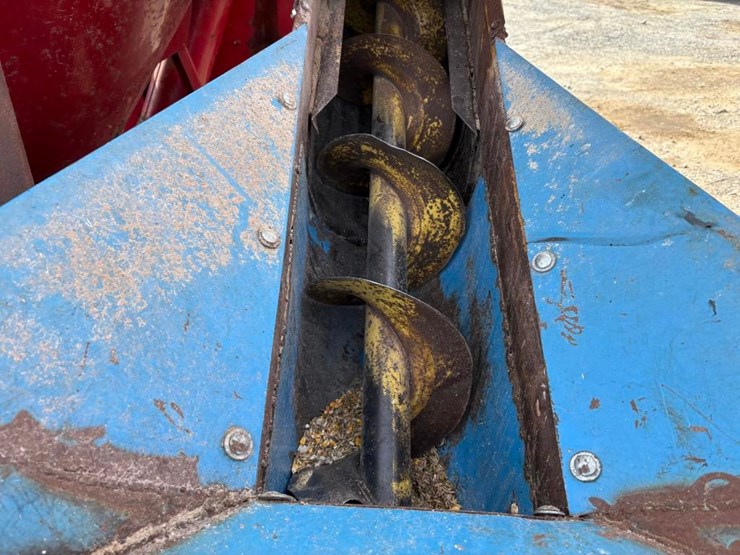 new-holland-352-image-7