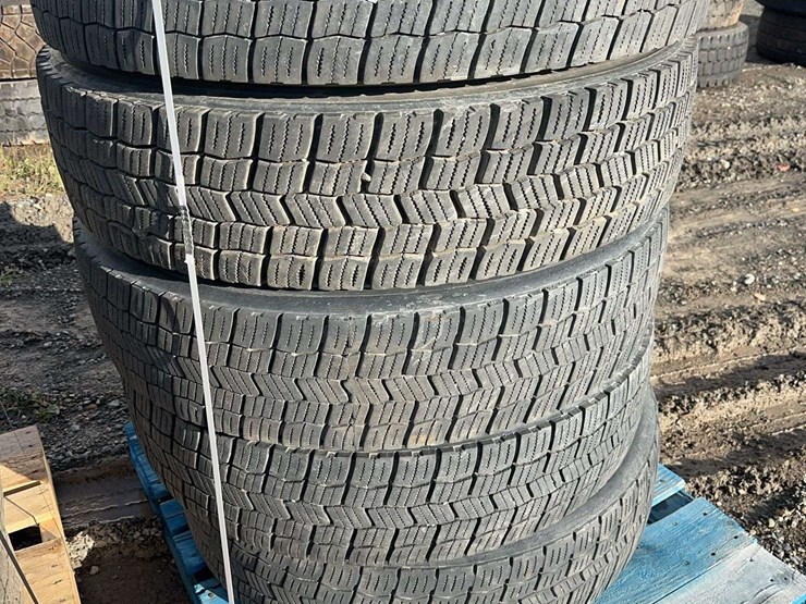 30-11r22.5-tires-image-5