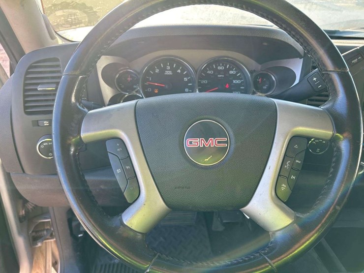 2010-gmc-1500-image-15