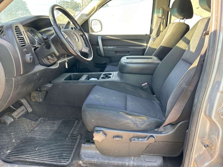 2010-gmc-1500-image-13