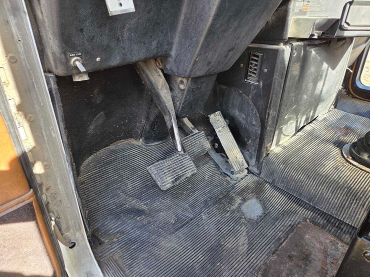 1994-freightliner-semi-image-47