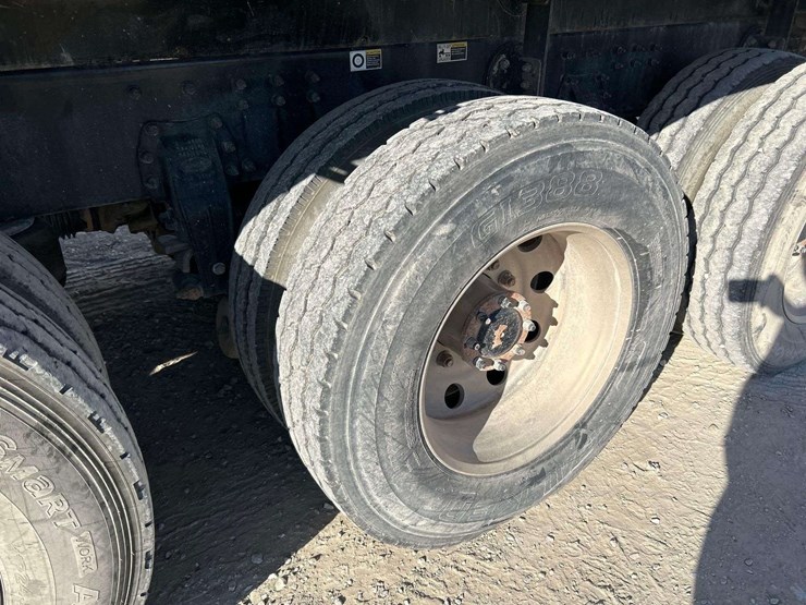 2015-peterbilt-367-image-34