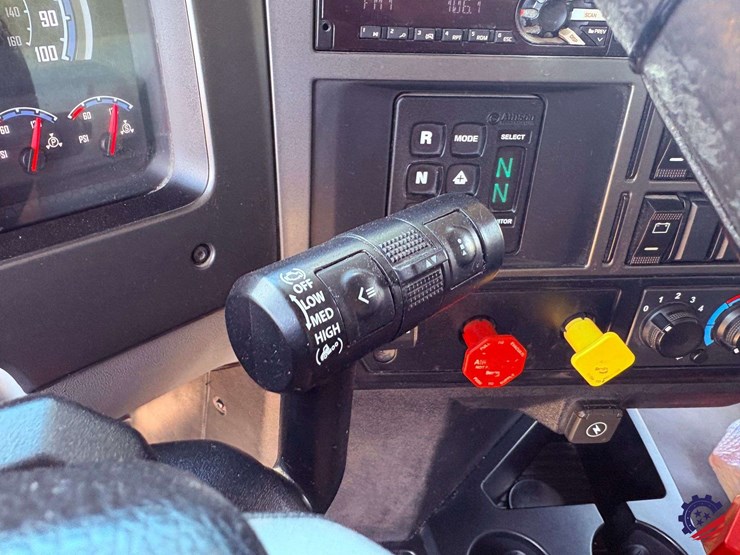 2019-mack-granite-gr64f-image-87