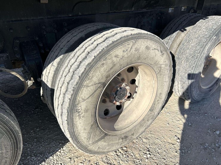 2015-peterbilt-367-image-33