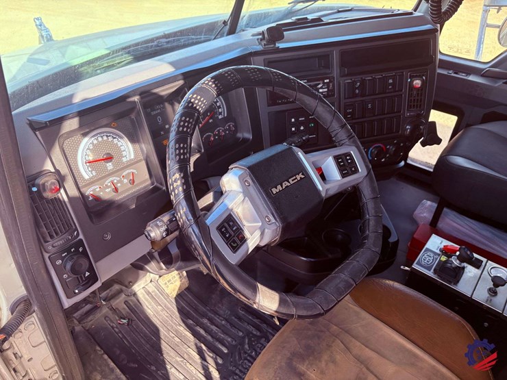 2019-mack-granite-gr64f-image-72