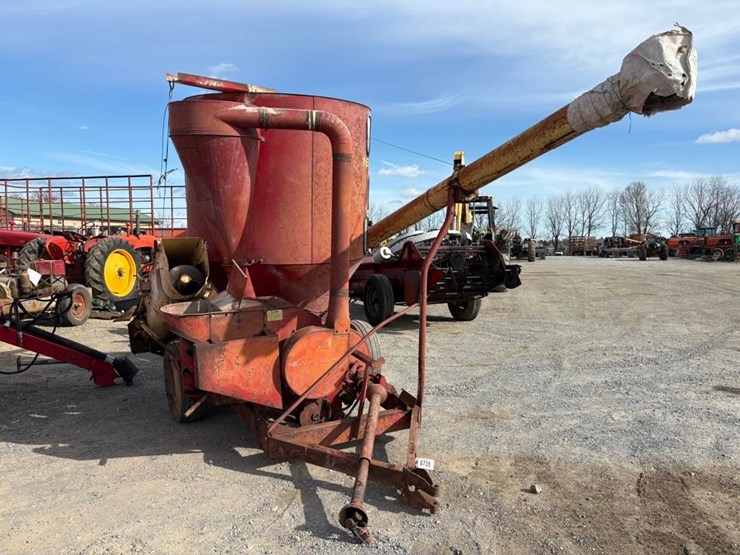 new-holland-352-image-4