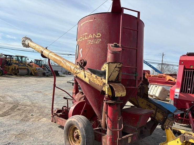 new-holland-352-image-9