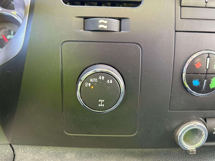 2010-gmc-1500-image-17