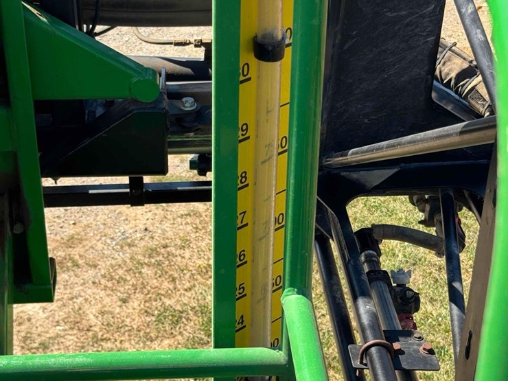 2011-john-deere-4730-image-35