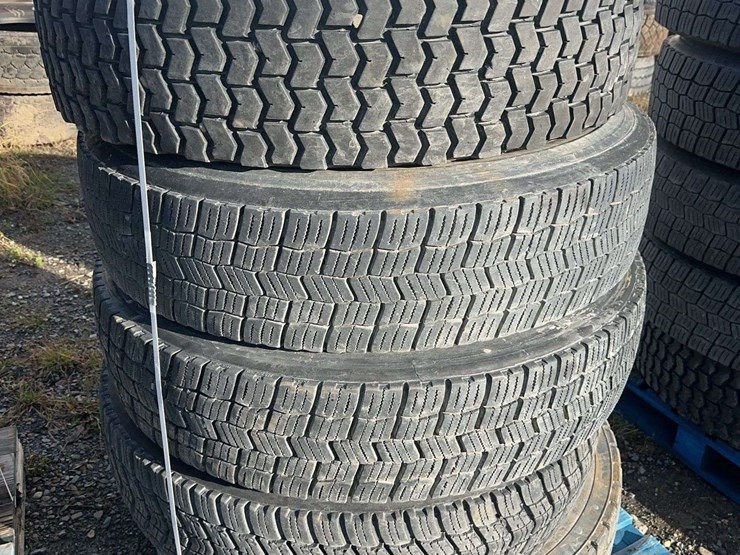 30-11r22.5-tires-image-6