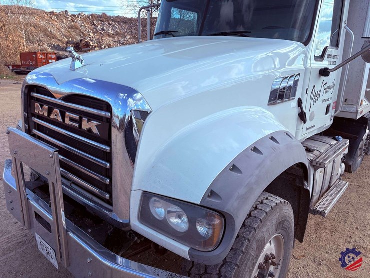 2019-mack-granite-gr64f-image-11