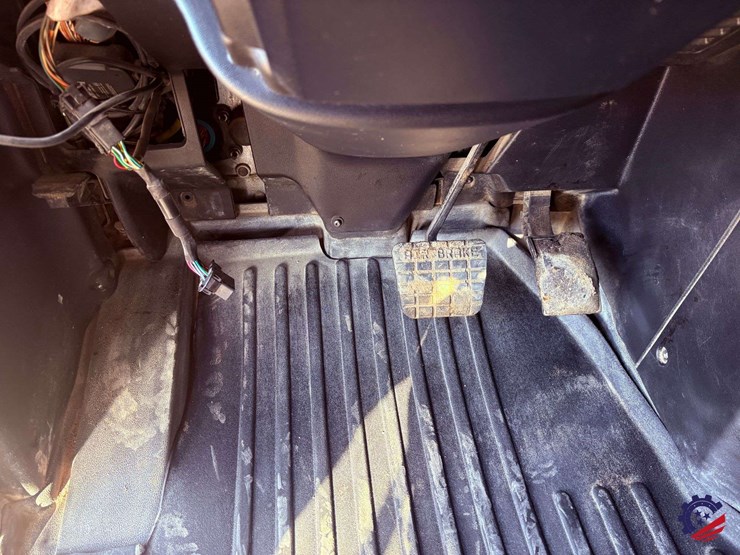 2019-mack-granite-gr64f-image-89