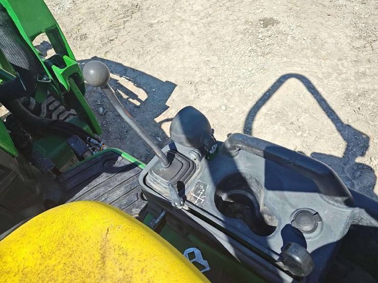 2019-john-deere-1025r-image-11
