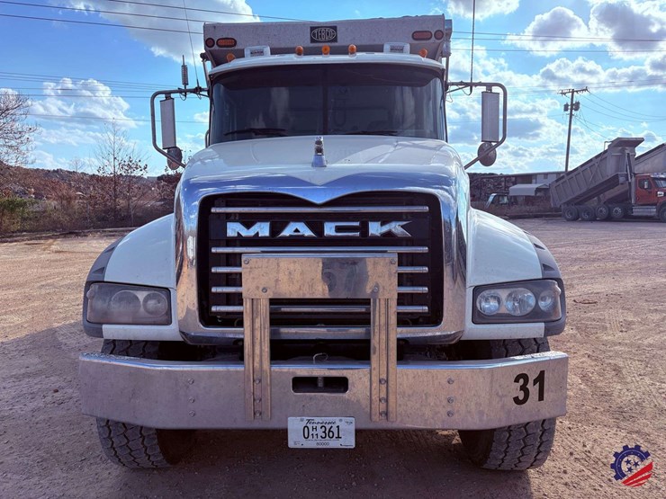2019-mack-granite-gr64f-image-6