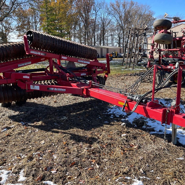 Brillion XL Series packer