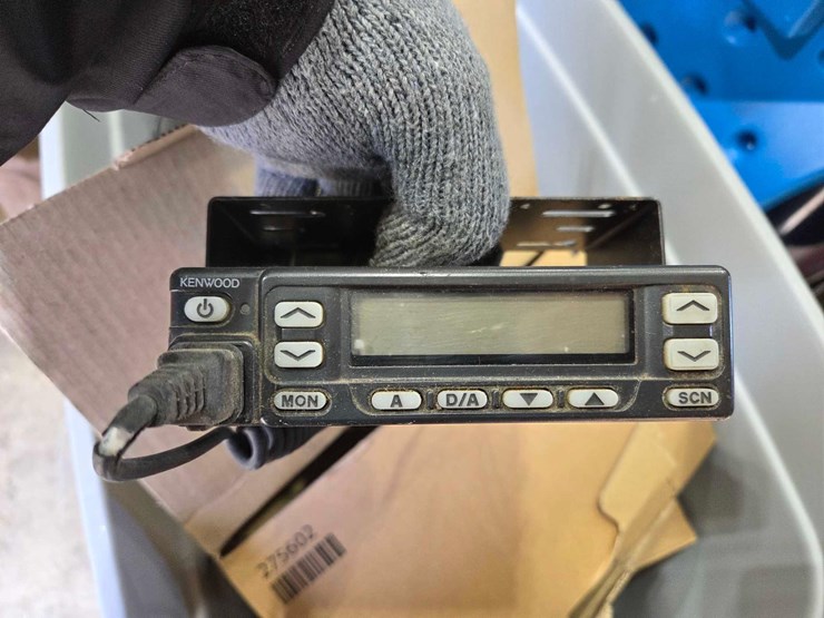 (7)-kenwood-radios-w/-antennas-image-1