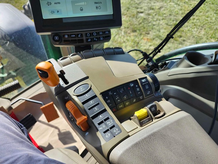 2022-john-deere-8r-310-image-29