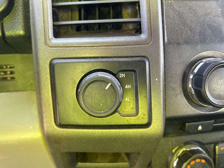 2017-ford-f550-image-17