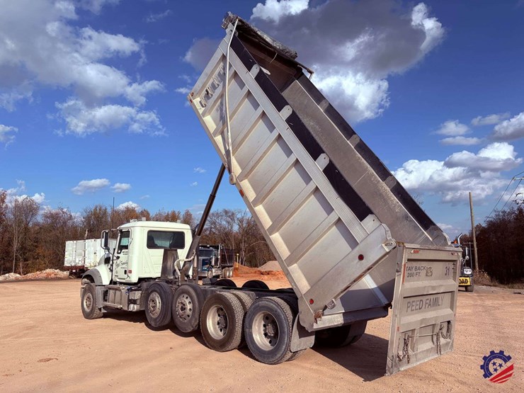 2019-mack-granite-gr64f-image-97