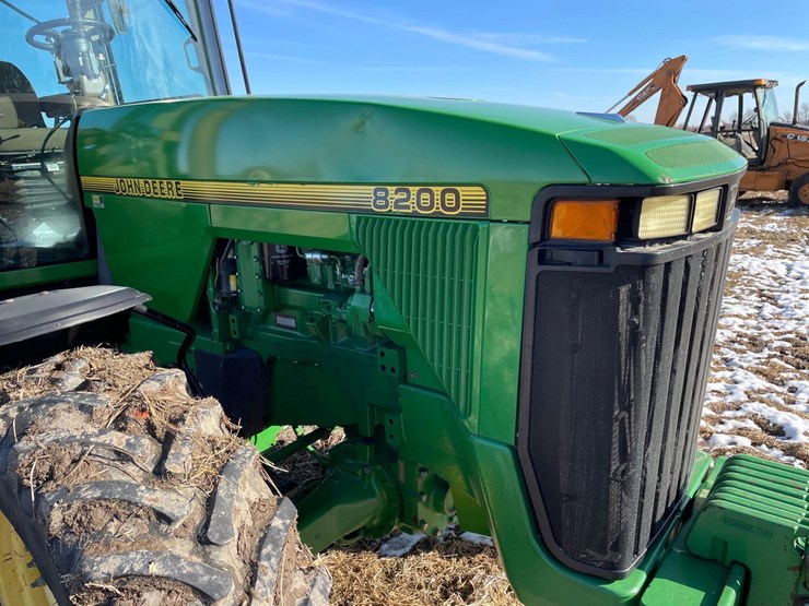 john-deere-8200-image-40