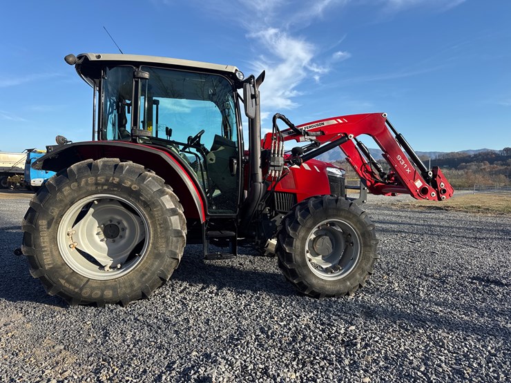 massey-ferguson-4707-image-1