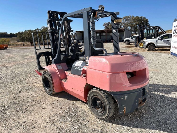 toyota-7fdku40-7,350lb-forklift-image-2