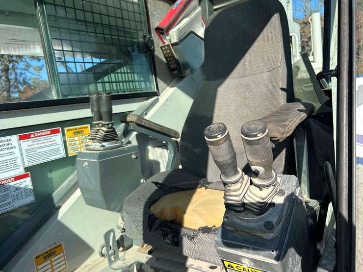 2015-peterbilt-367-image-19