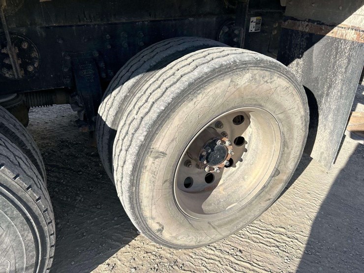 2015-peterbilt-367-image-35