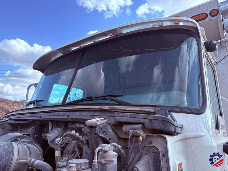 2019-mack-granite-gr64f-image-48