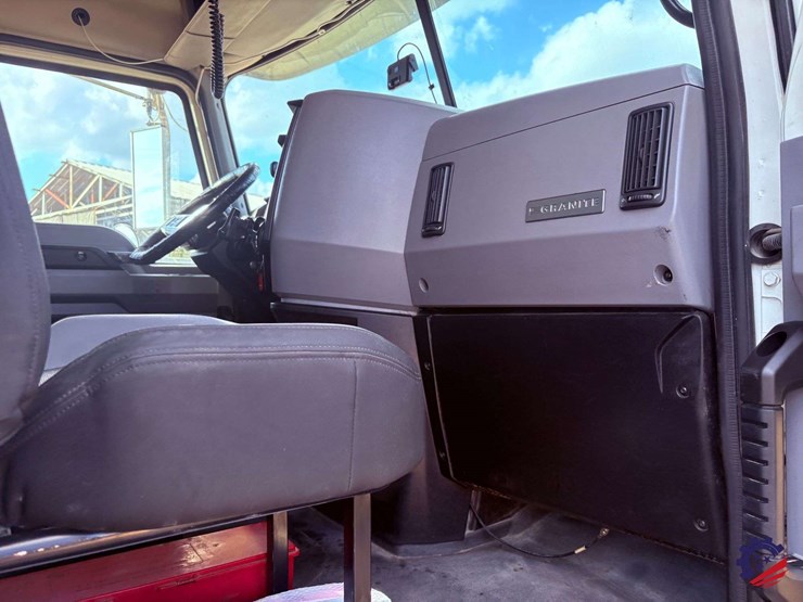 2019-mack-granite-gr64f-image-64