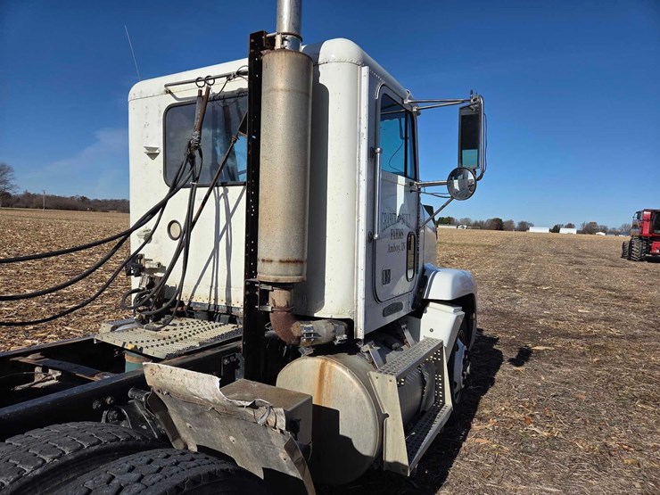 1994-freightliner-semi-image-26