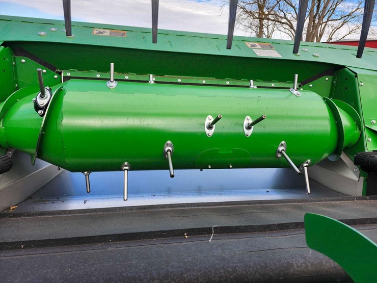 2024-john-deere-35-image-13