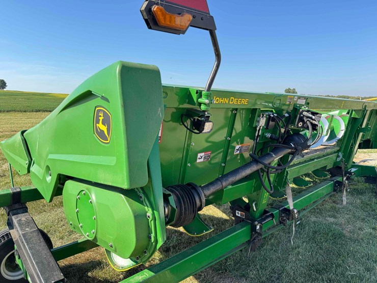 2024-john-deere-c8r-image-7