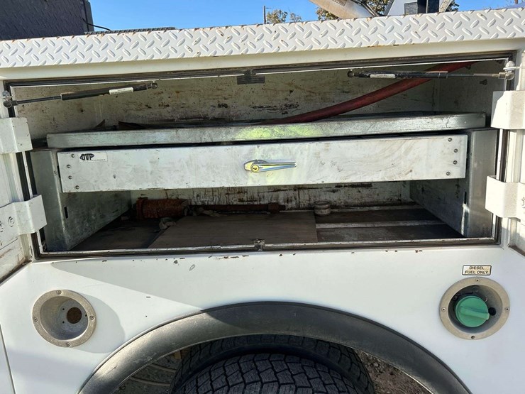 2017-ford-f550-image-22