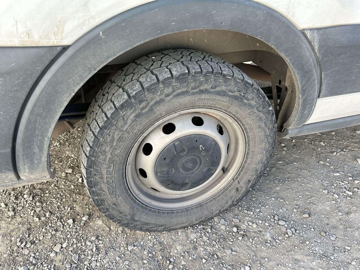 2017-ford-transit-350-passenger-van-image-26